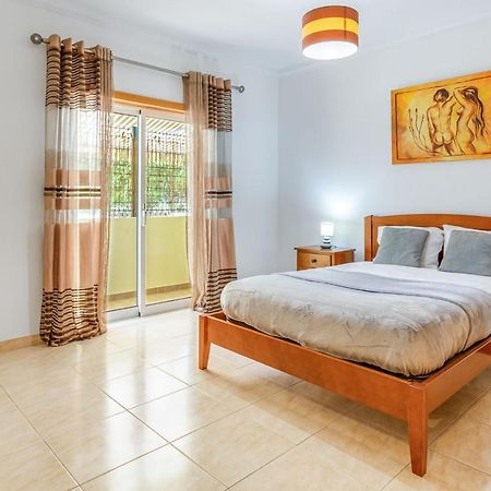 Spacious 2 Bdr Apartment W/ Patio By Lovelystay Armação de Pêra Kültér fotó