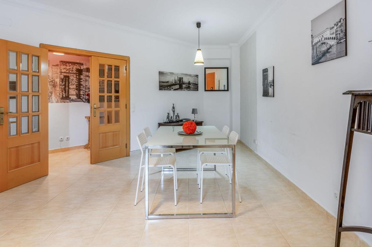 Spacious 2 Bdr Apartment W/ Patio By Lovelystay Armação de Pêra Kültér fotó