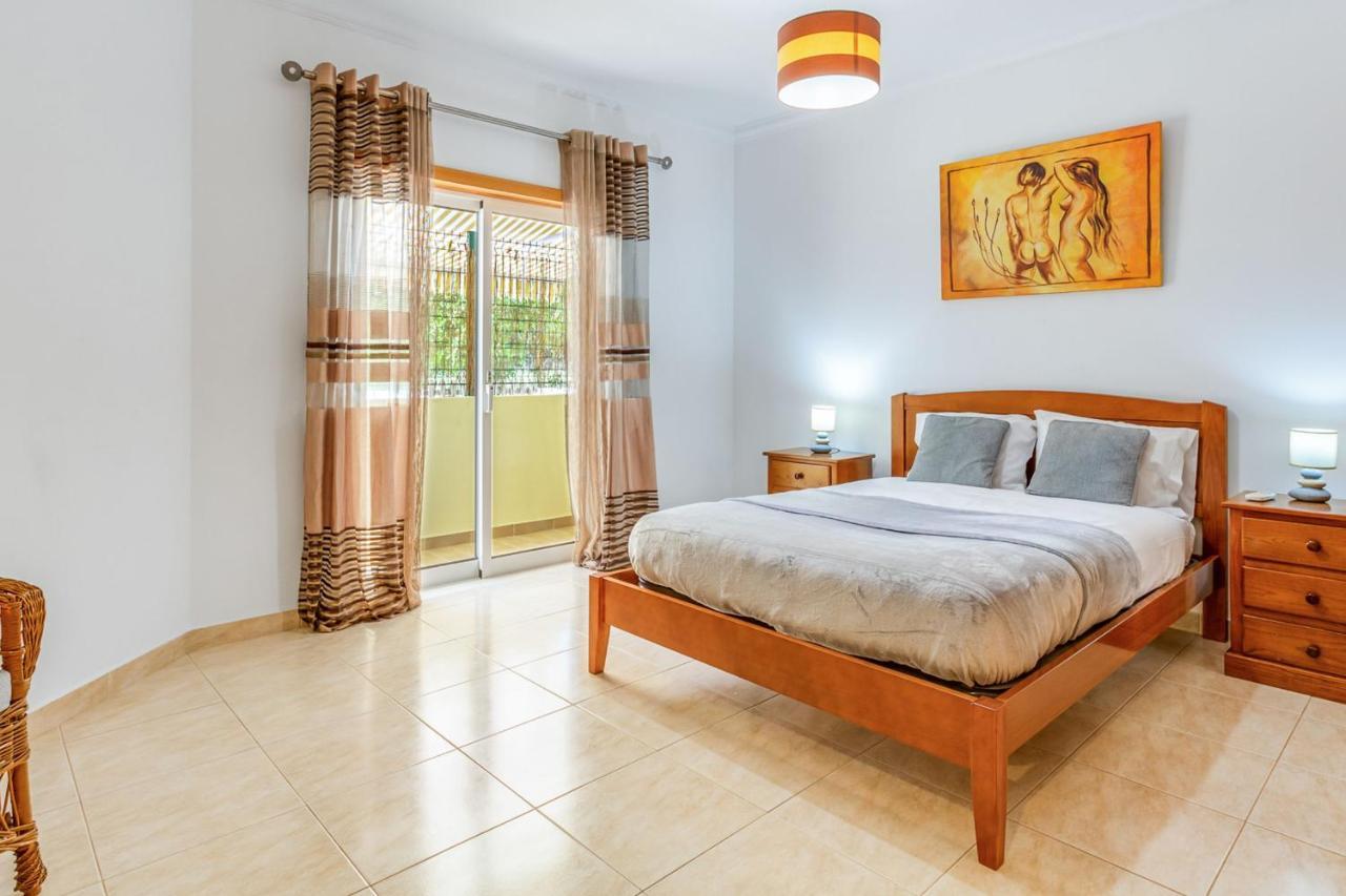 Spacious 2 Bdr Apartment W/ Patio By Lovelystay Armação de Pêra Kültér fotó