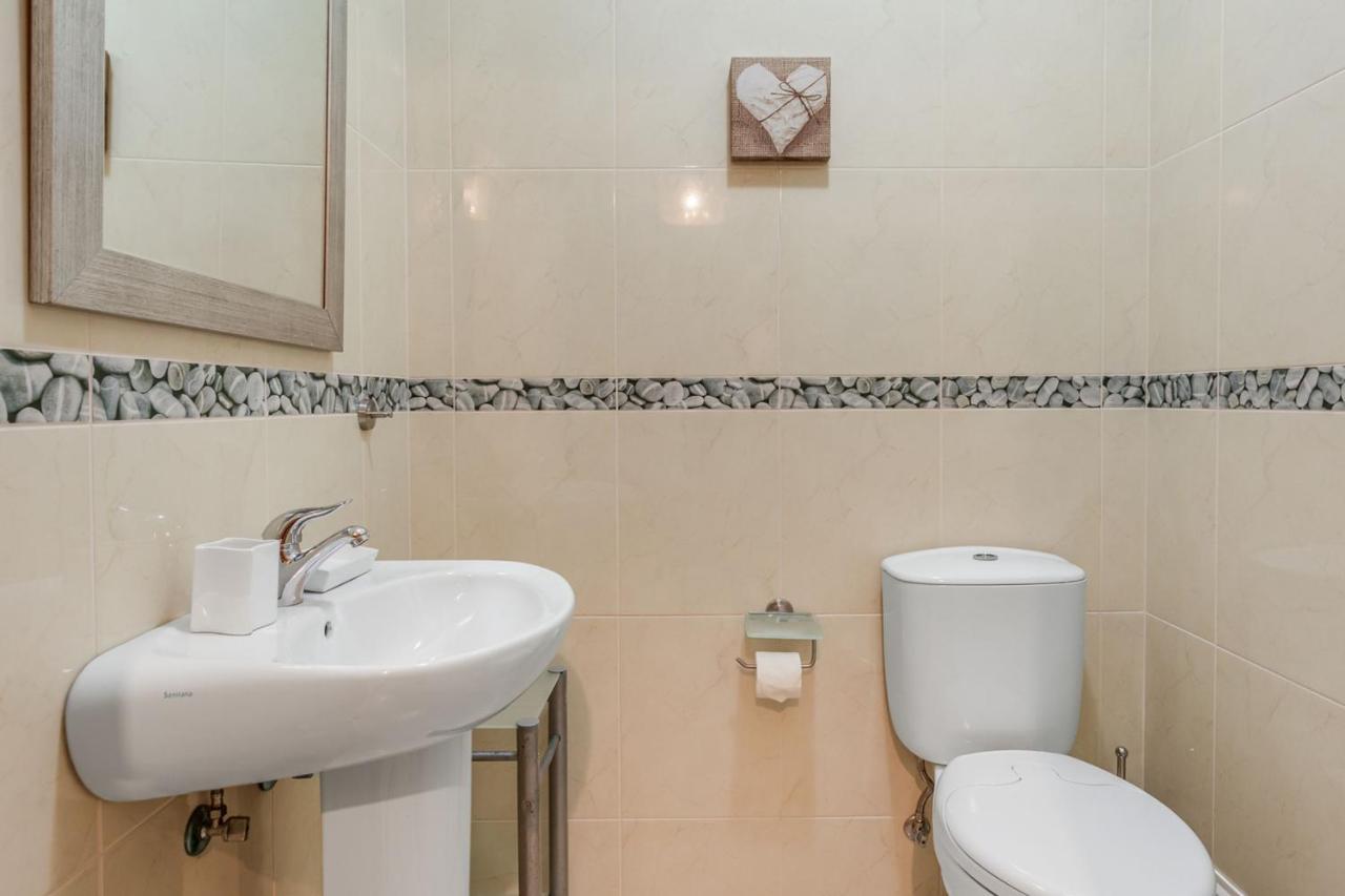 Spacious 2 Bdr Apartment W/ Patio By Lovelystay Armação de Pêra Kültér fotó