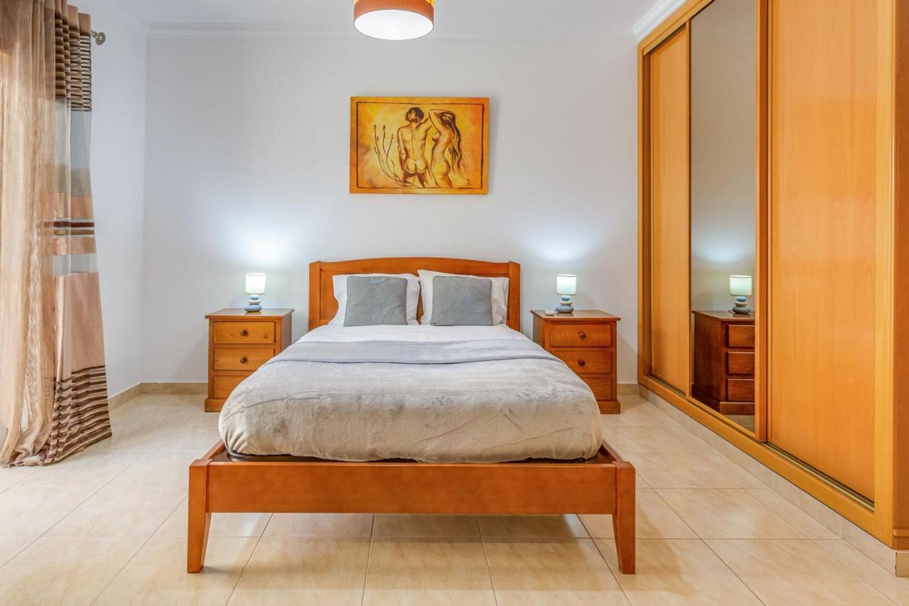 Spacious 2 Bdr Apartment W/ Patio By Lovelystay Armação de Pêra Kültér fotó